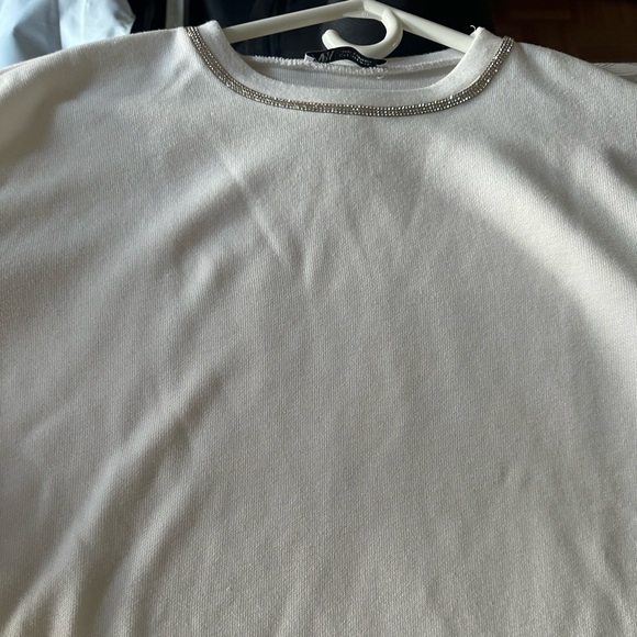 Zara long sleeve crop top! With cute silver lining on the top - Picture 4 of 4